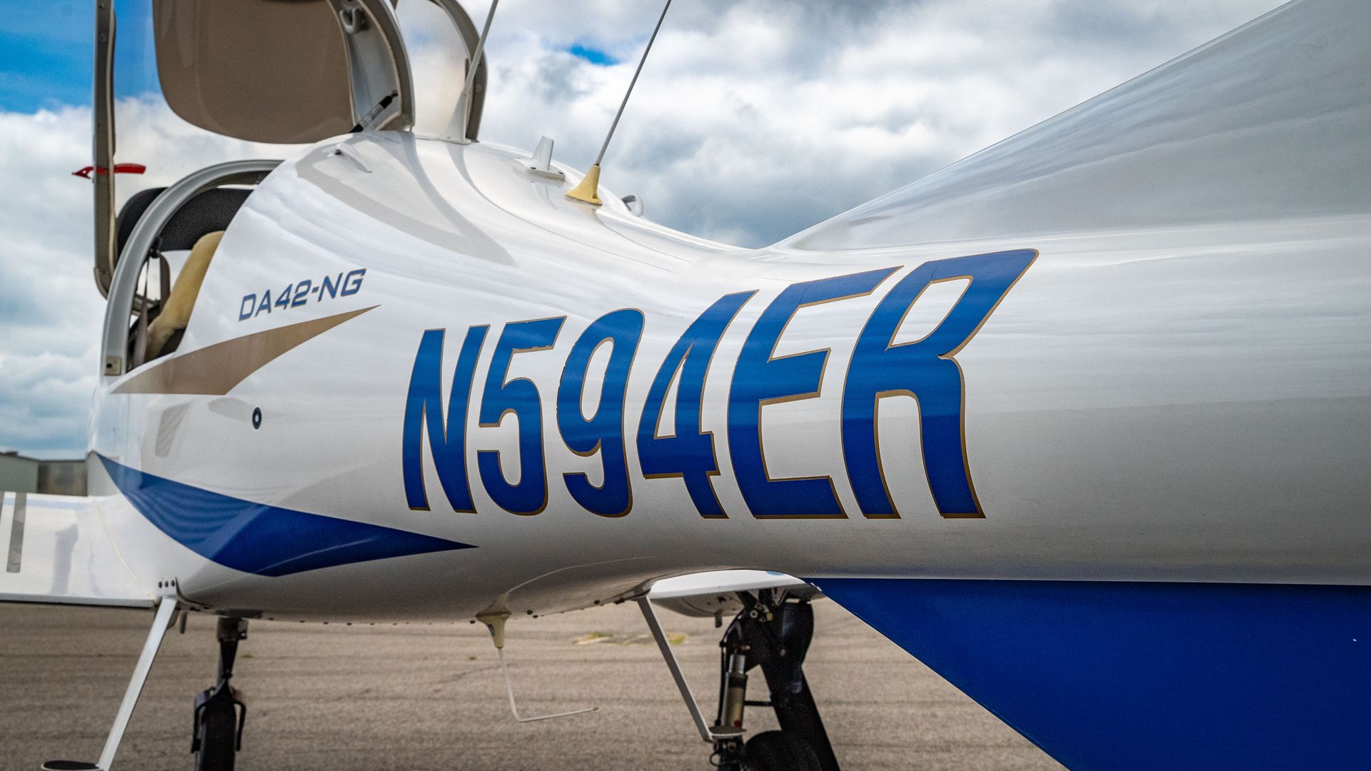 N594ER - 2007/DA42/Diamond/U00155