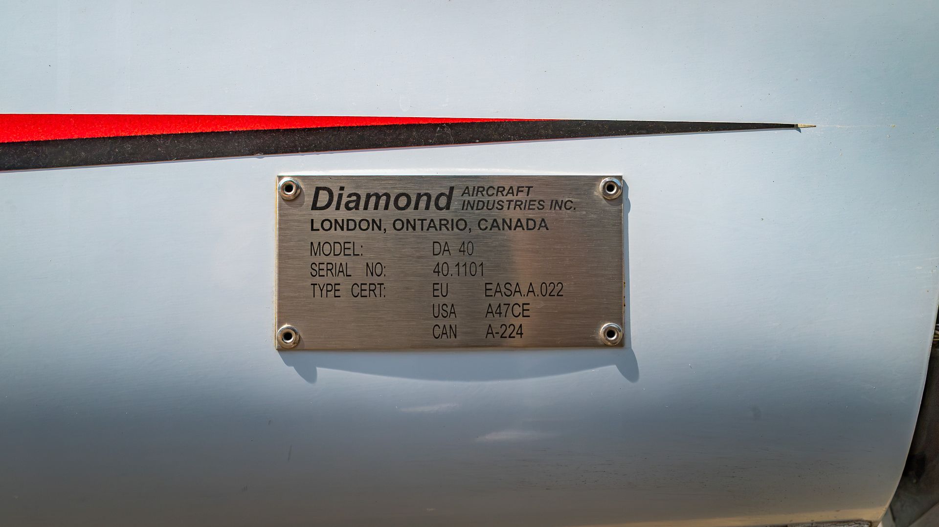 N175DA - 2011/DA40/Diamond/U00250