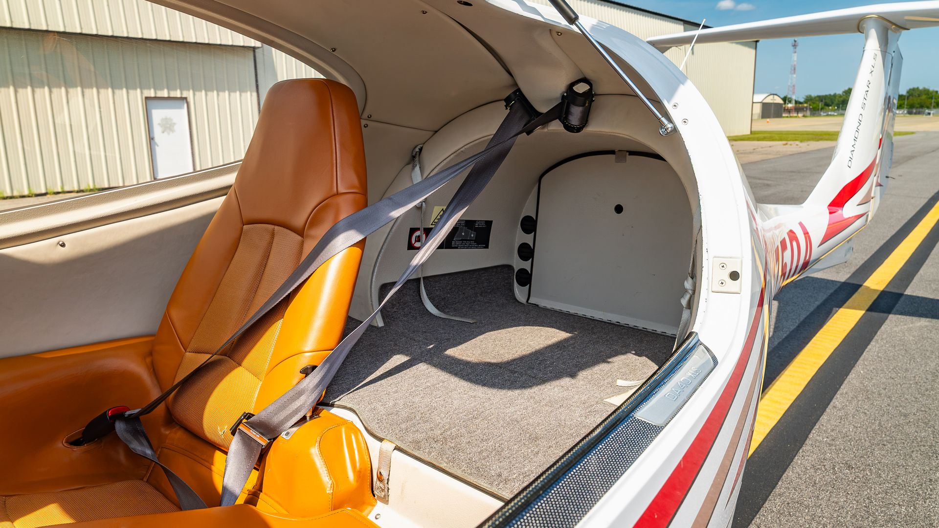 N175DA - 2011/DA40/Diamond/U00250
