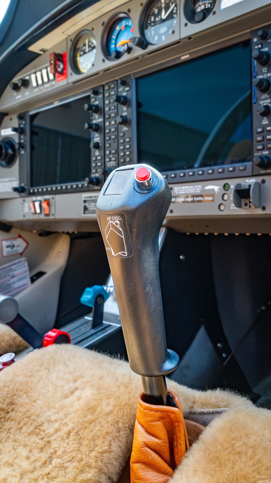 N175DA - 2011/DA40/Diamond/U00250