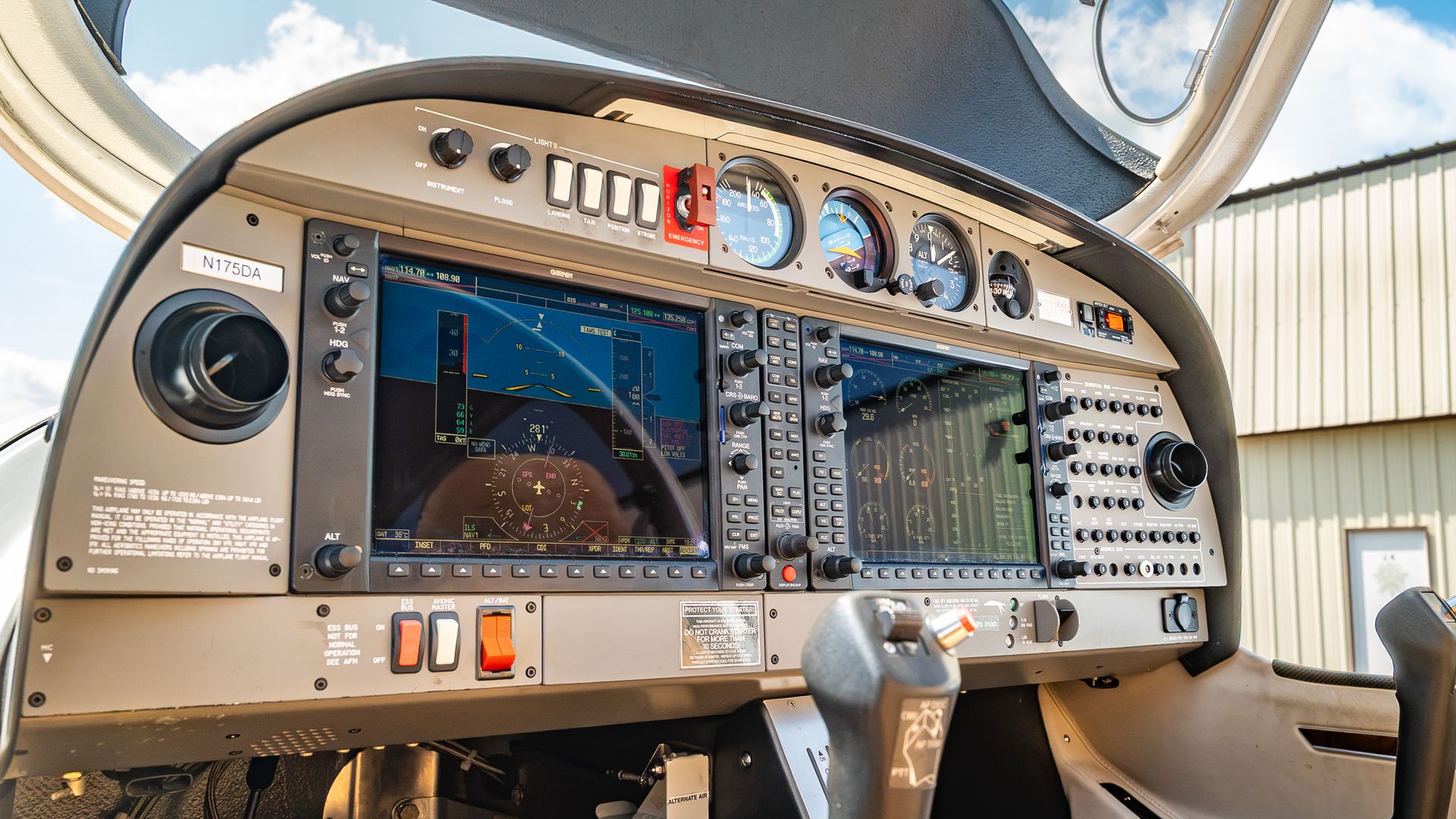 N175DA - 2011/DA40/Diamond/U00250