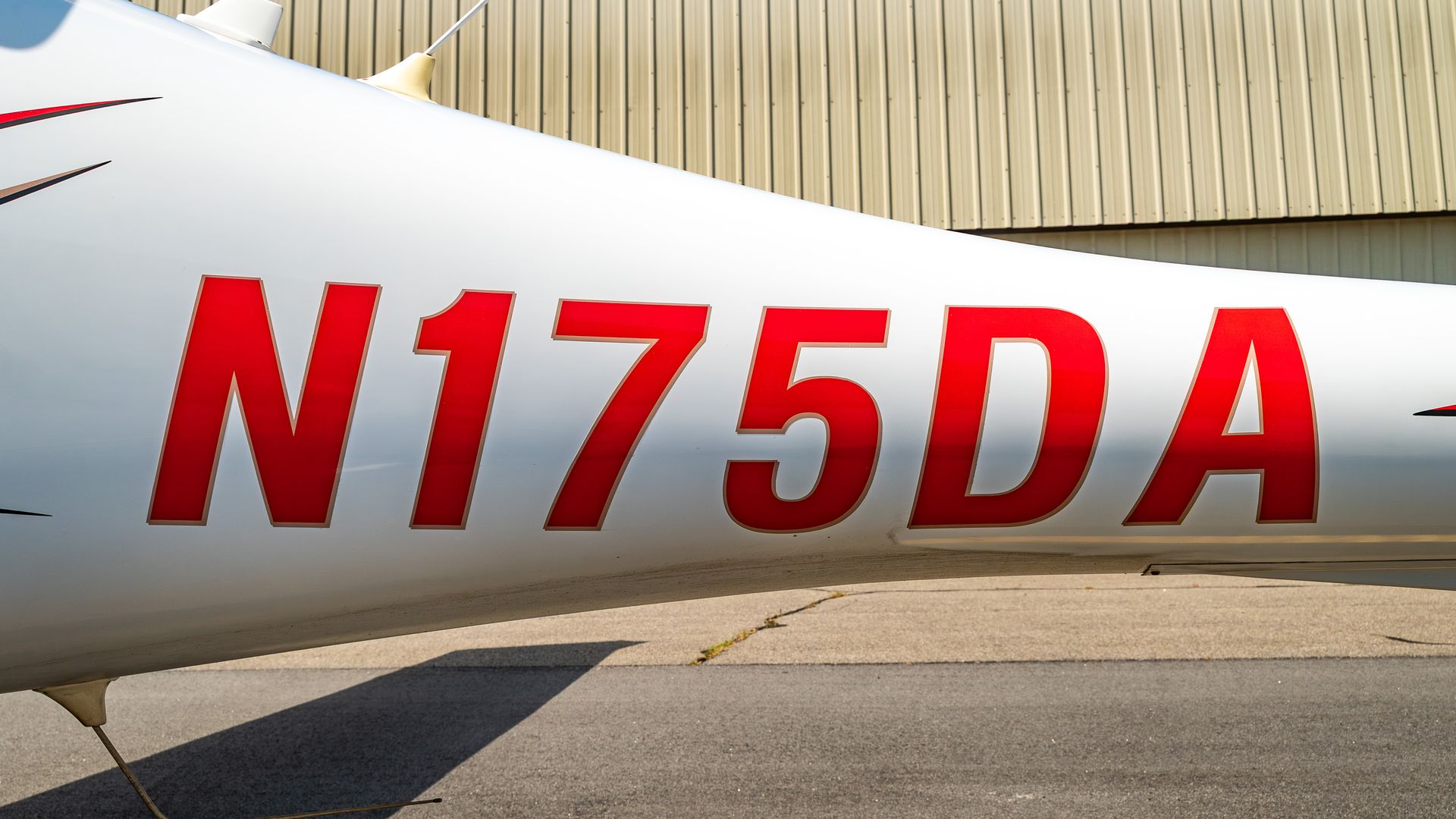N175DA - 2011/DA40/Diamond/U00250