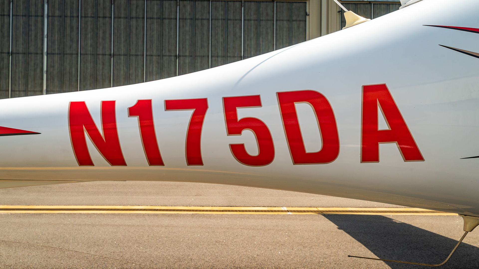 N175DA - 2011/DA40/Diamond/U00250