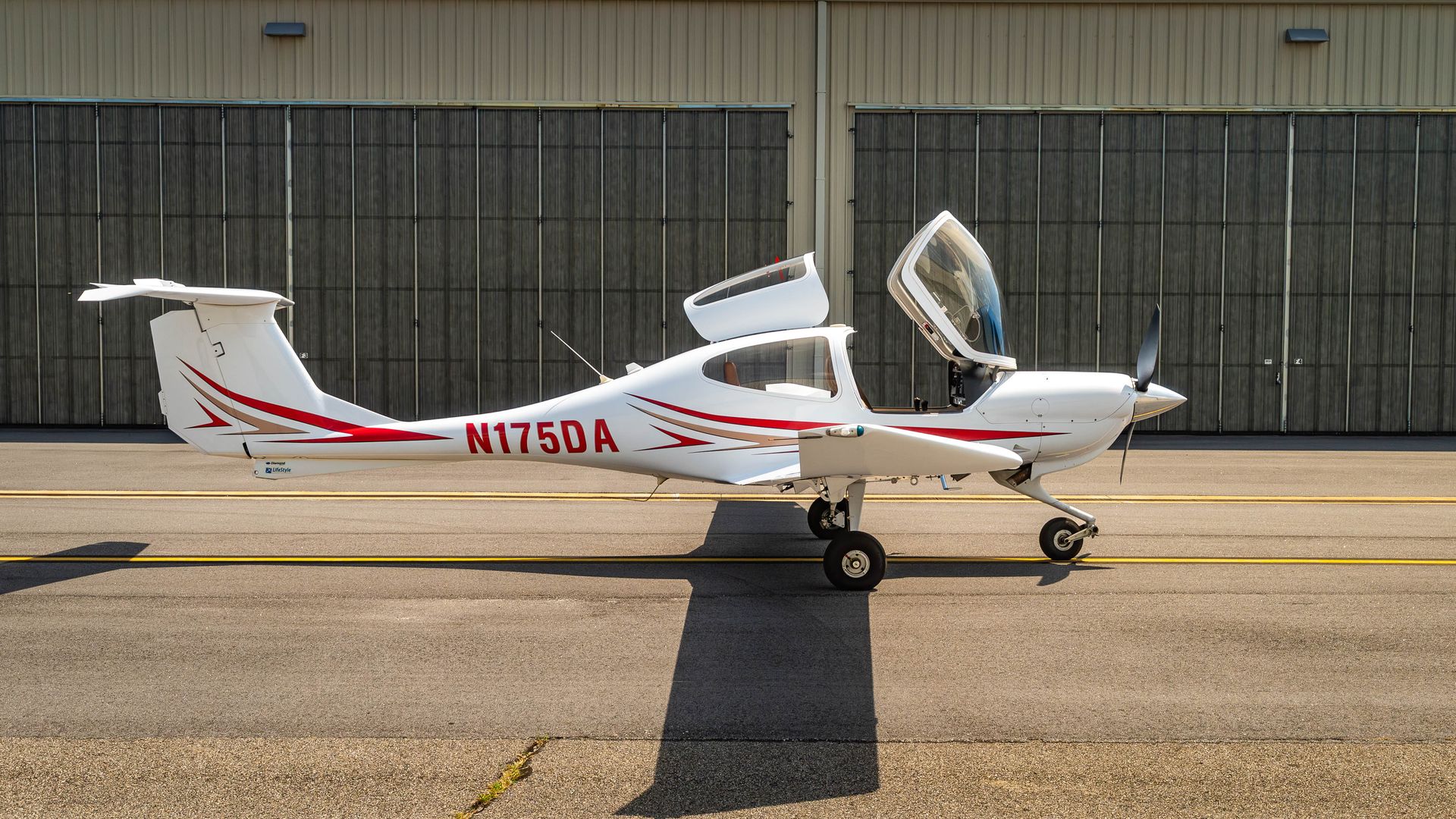 N175DA - 2011/DA40/Diamond/U00250