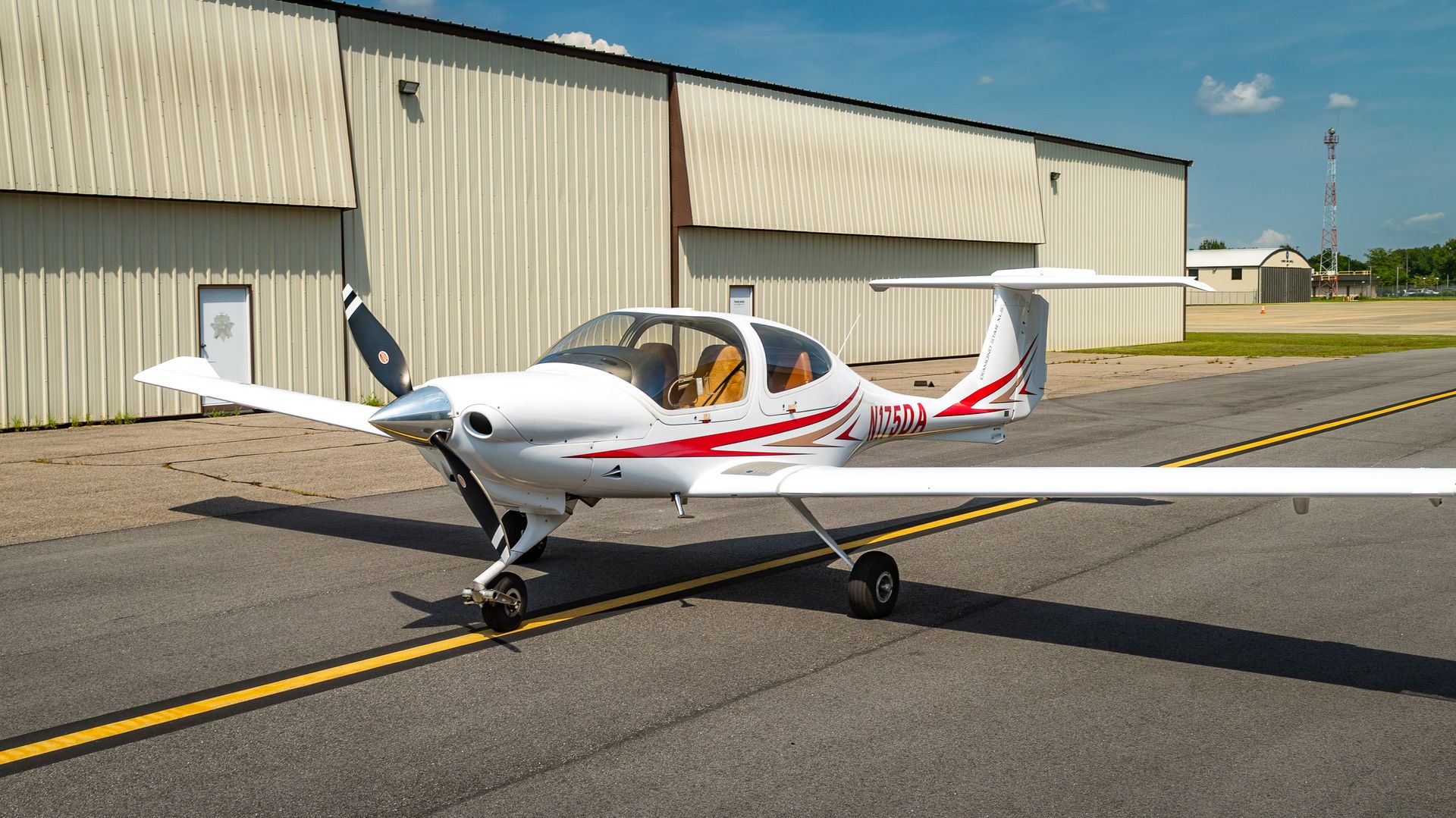 N175DA - 2011/DA40/Diamond/U00250