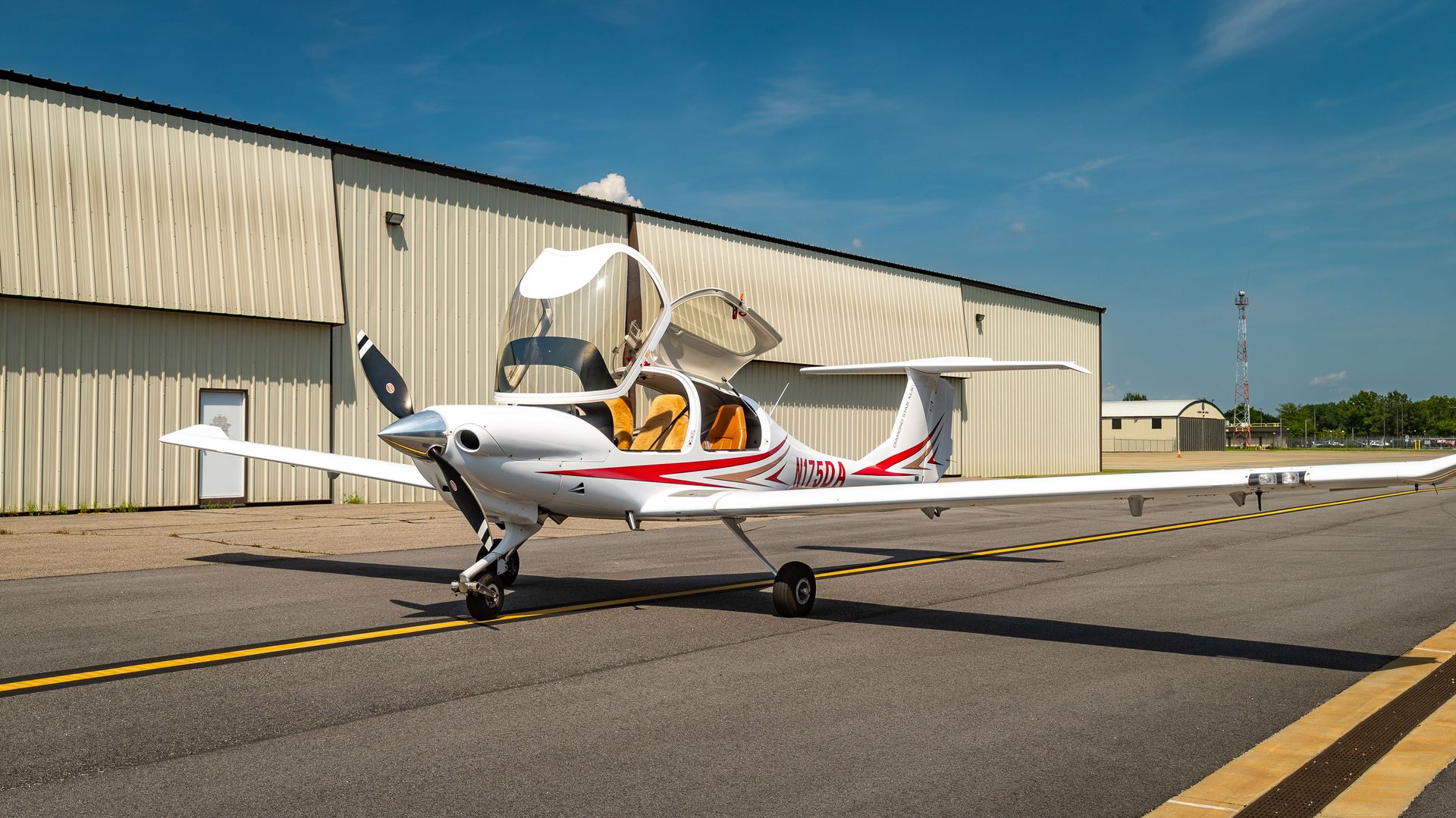 N175DA - 2011/DA40/Diamond/U00250