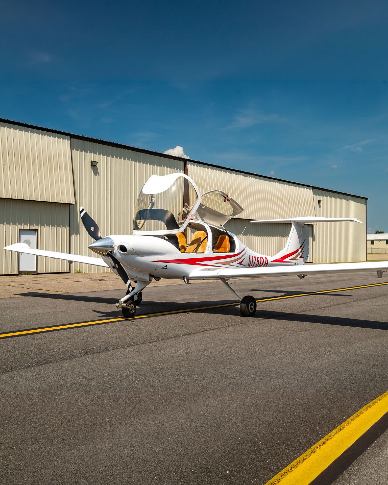 N175DA - 2011/DA40/Diamond/U00250