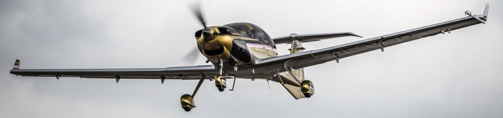 Black and gold Diamond DA50 flying
