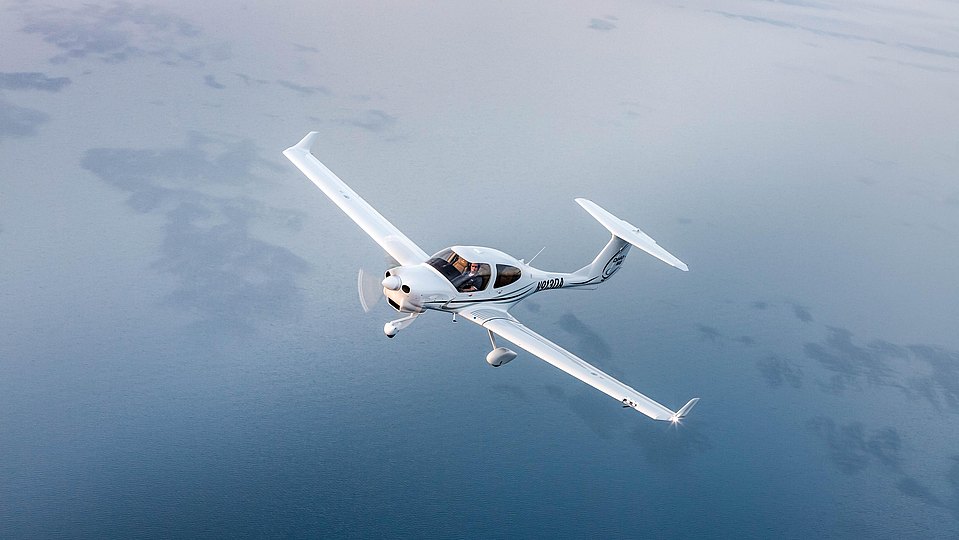 DA40 Flying over ocean
